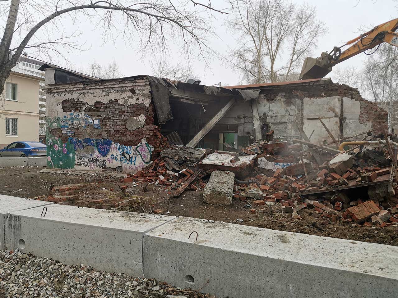 Снос здания и вывоз строительного мусора ООО «Уралвоенпроект»
